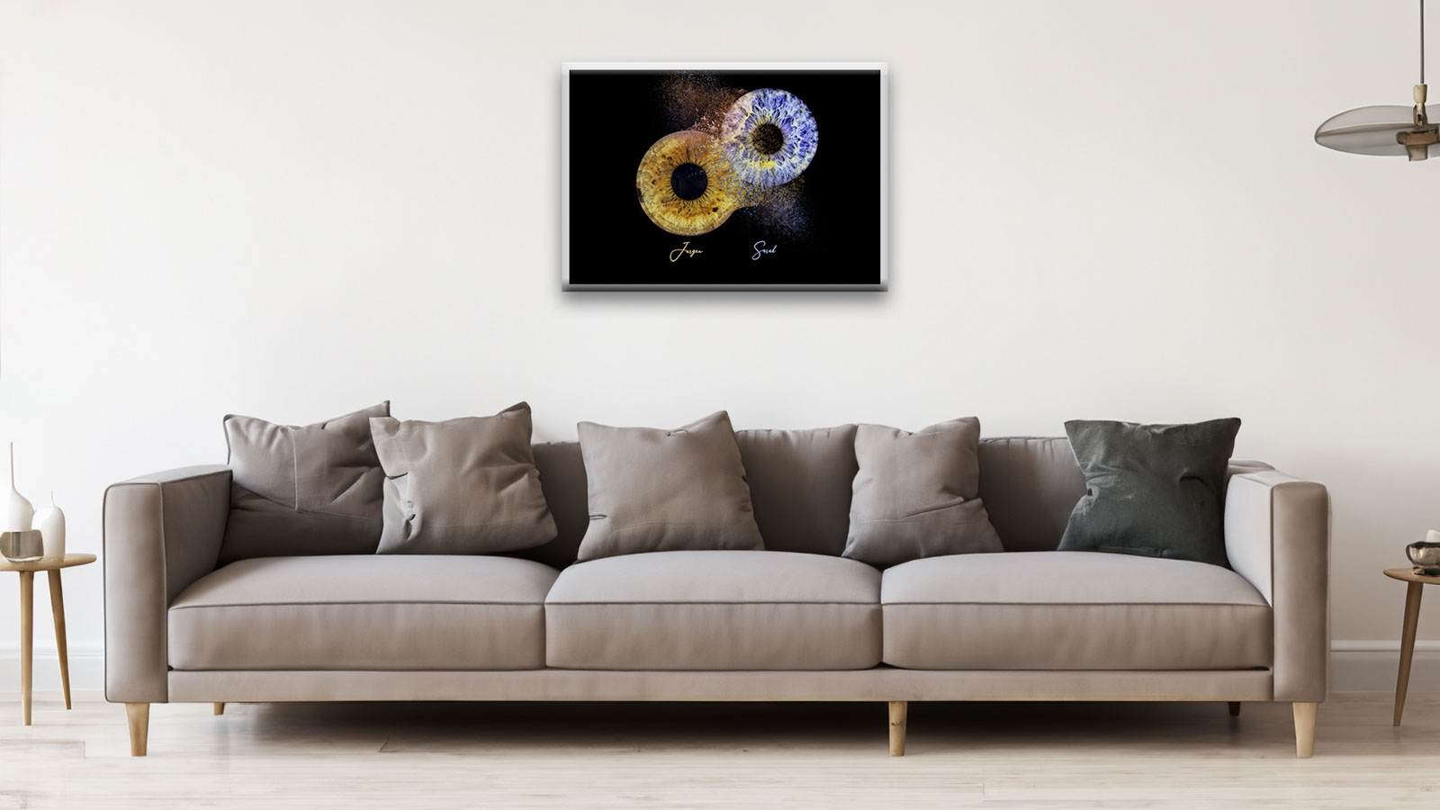Wandbild mit zwei aufeinandertreffenden Iris über einem Sofa – Visualisierung